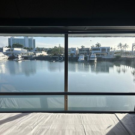 The Pier Pods On The Water- 50M From Townsville Bus Terminal And Ferry Terminal- Passport Id Requried Eksteriør billede