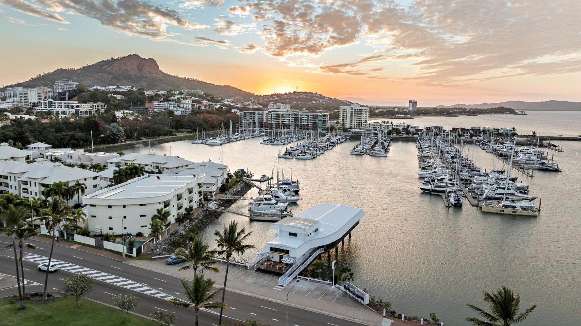 The Pier Pods On The Water- 50M From Townsville Bus Terminal And Ferry Terminal- Passport Id Requried Eksteriør billede